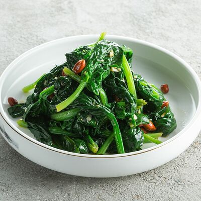 Салат из шпината с арахисом в See China по цене 490 ₽