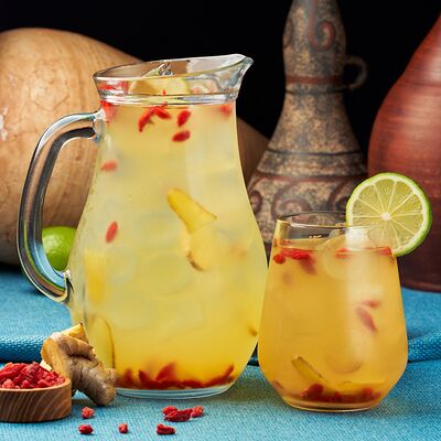 Домашний лимонад Имбирь-дыня-ягоды годжи в Деда хинкали по цене 1040 ₽