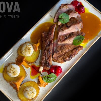 Стейк из телятины прожарки medium с лисичками в Drova по цене 1490 ₽
