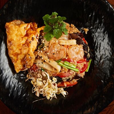 Рис Пад тай с креветками и кальмарами в Рамен с уткой по цене 690 ₽