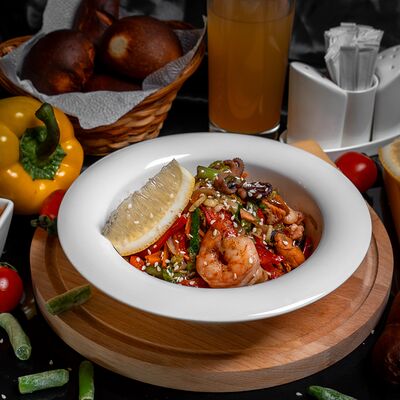 Теплый салат с морепродуктами в Тесоро по цене 980 ₽