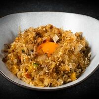 Жареный рис с крабом и овощами в Noriko