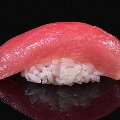 Магуро суши в M-City resto grill bar по цене 250 ₽