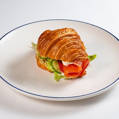 Круассан с неркойв Алёнка по цене 450 ₽