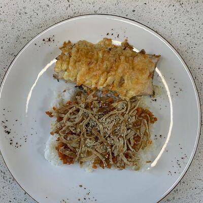 Горбуша под сыром и рисом хибачи в Кофеин по цене 370