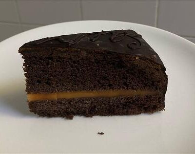 Захер торт в Генрих и Генриетта по цене 220 ₽