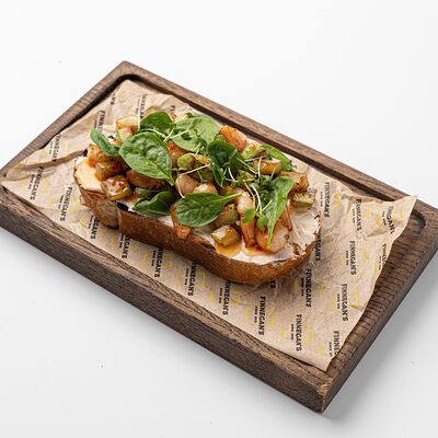 Брускетта с креветками и кабачком в Финнеганс Вейк по цене 590 ₽