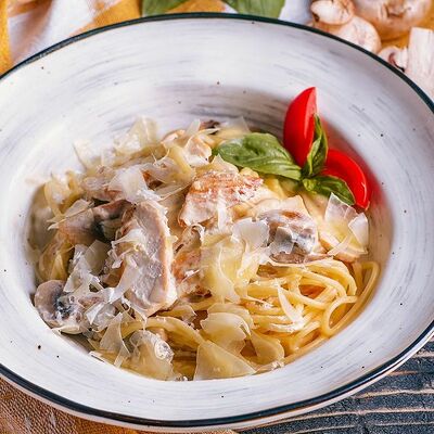 Паста под сливочным соусом Альфредо в Синьор Помидор по цене 390 ₽