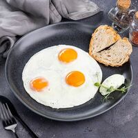 Яичница, скрембл или омлет с кремом из брынзы и шпината в Encore Cafe