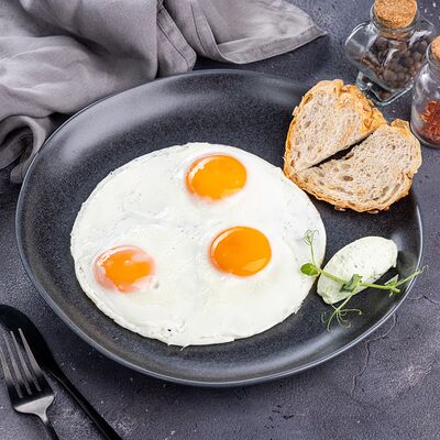 Яичница, скрембл или омлет с кремом из брынзы и шпината в Encore Cafe по цене 660 ₽