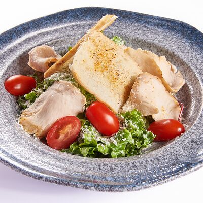 Цезарь с курицей в Огонь и лед по цене 620 ₽