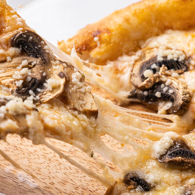 Пицца Свинина и грибы в BBQ Bar по цене 880 ₽