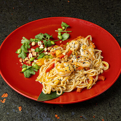 Лапша Том ям с креветками в Sumo Izakaya по цене 980 ₽