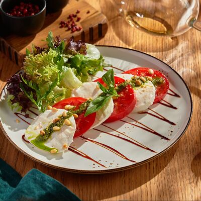 Итальянский салат Капрезе в Liman по цене 670 ₽
