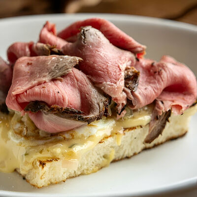 Молочный хлеб, мясо с огня, яйцо, кислый салат в Айна по цене 1250 ₽