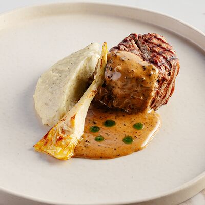 Стейк миньон с трюфельным пюре и артишоком в Сплетни by Anna Asti по цене 2290 ₽