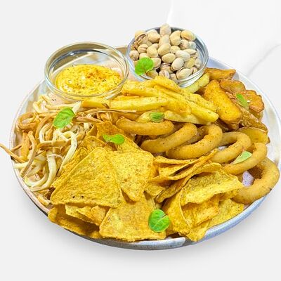 Пивная тарелка на компанию в Caviar по цене 1050 ₽