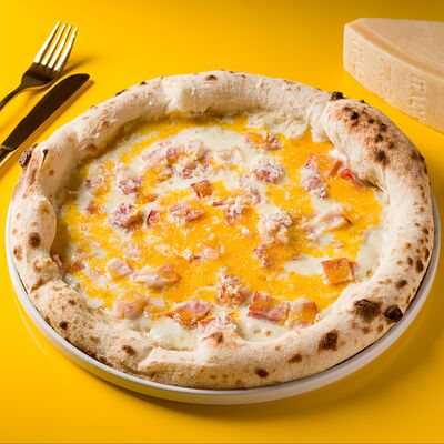 Пицца Carbonara Rossini в ROSSINI GOLD PIZZA по цене 2215 ₽