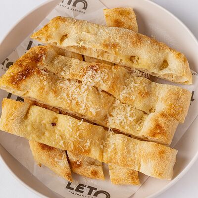 Фокачча с пармезаном в Leto по цене 410 ₽