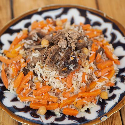 Плов с говядиной в ТРИ КАЗАНА плов манты шурпа по цене 510 ₽