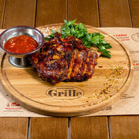 Фирменные ребрышки с соусом BBQ в Кафе Mister & Missis Grille