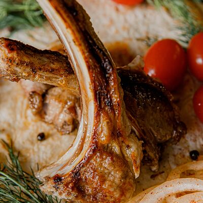 Баранина на кости в Хачапури по цене 700 ₽