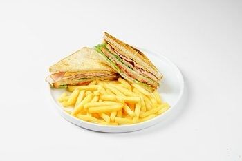 Клаб сендвич с ветчиной в Панда Маркет по цене 539 ₽