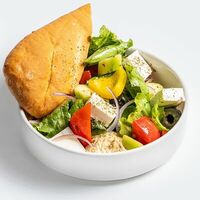 Греческий салат с хумусом и лепёшкойв Smart Coffee Lab