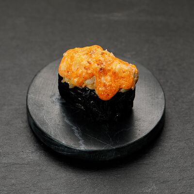 Запечённые суши с окунем в Yuzawa Sushi по цене 140 ₽