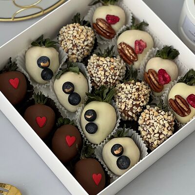 Клубника в шоколаде №34 в Lovely Berry по цене 3890 ₽