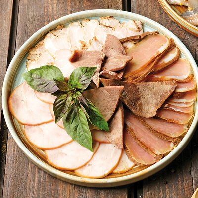 Ассорти мясное в Гамарджоба по цене 950 ₽