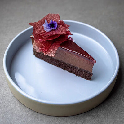 Шоколадный торт с вишней в 321 Club by Novikov по цене 500