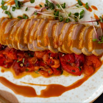 Дикая утка с запеченными перцами и облепиховым соусом в Рановский Рест по цене 990 ₽