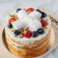 Торт со свежими ягодами и кремом из маскарпоне в АндерСон