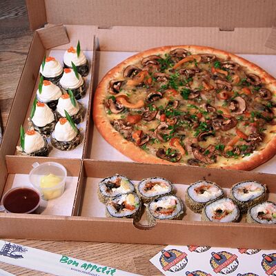 Супер-бокс №10 в Андеграунд Pizza & Sushi по цене 1138 ₽