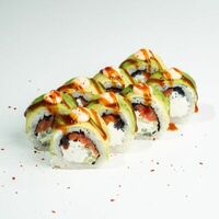 38. В авокадо с лососем и чёрной икрой тобико (8 шт.) в ЁБИСАН