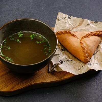 Бульон с татарским треугольником в Smoky People по цене 490 ₽