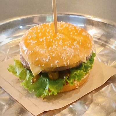 Чизбургер говяжий острый в ШаурХолл по цене 570 ₽