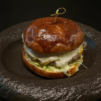 Бургер Сырный в Дикари по цене 660 ₽