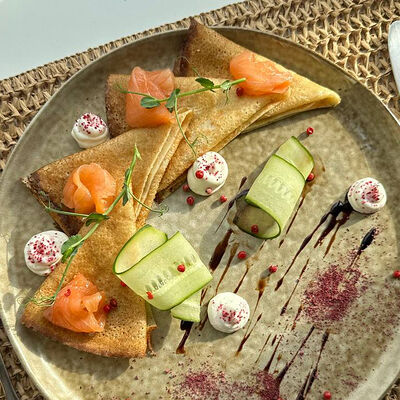 Блины с лососем и творожным сыром в Моё место по цене 484 ₽