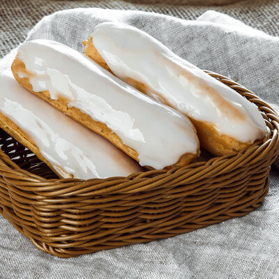 Эклер Сливочный в Жар Свежар по цене 42 ₽