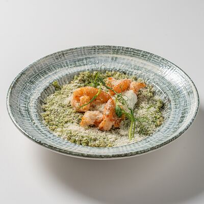 Зеленая гречка с креветками и яйцом пашот в Миндаль по цене 828 ₽