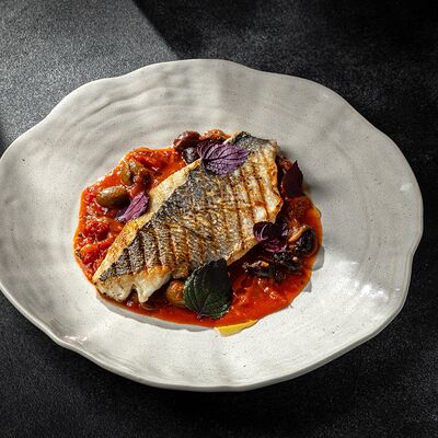 Филе дорадо с птитимом и морепродуктами в Everest continental по цене 1900 ₽