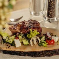 Стейк Каламата из свинины в Saint Jacques