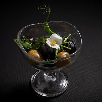 Оливки с травамив Репаст по цене 600 ₽