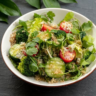 Салат с киноа и рокфором в Сорренто по цене 475 ₽