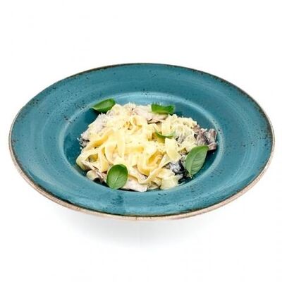 Паста с цыпленком и шампиньонами в Garage по цене 740 ₽