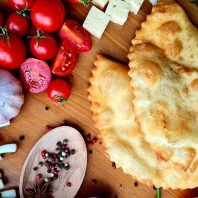 Чебурек говядина в Шашлычная люкс плюс по цене 280 ₽