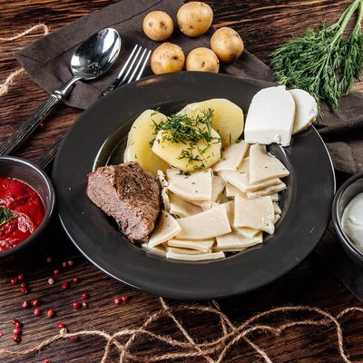 Лезгино-кумыкский хинкал с говядиной в Daghouse по цене 920 ₽