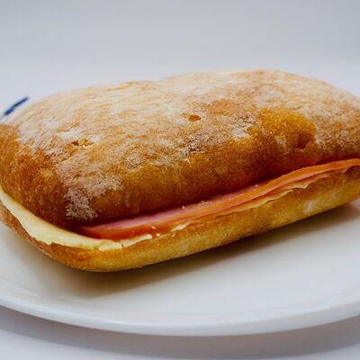 Чиабатта с ветчиной и сыром в Два зерна по цене 348 ₽